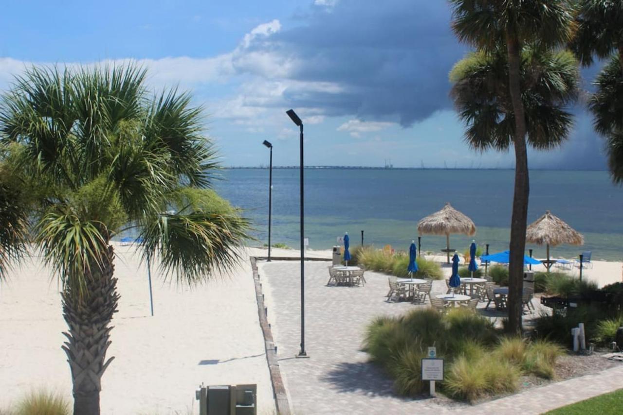 Wake Up To Ocean Views From Your Private Balcony Casa de Férias Tampa