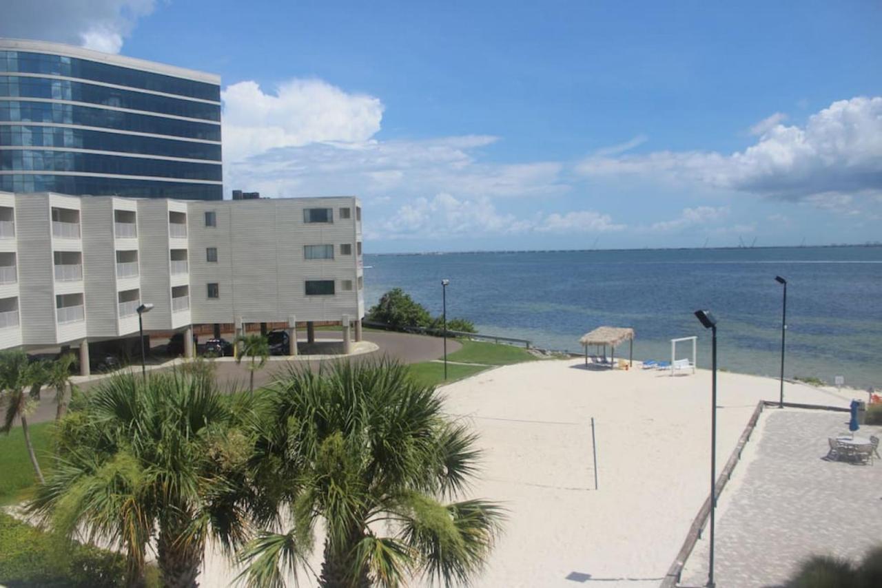 Wake Up To Ocean Views From Your Private Balcony Holiday home Tampa